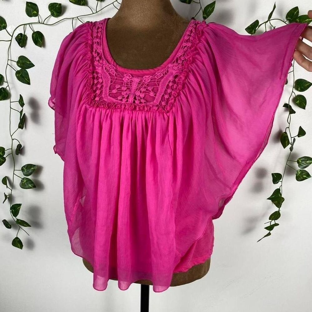 Pink y2k blouse flutter sleeve flare crochet lace trim ruffles layered 2000s